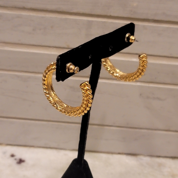 Vtg Cable Hoop Gold Tone Earrings - Picture 5 of 6